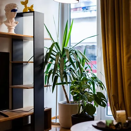 Cozy 1-bedroom Renovated At The Center Appartamento Larissa
